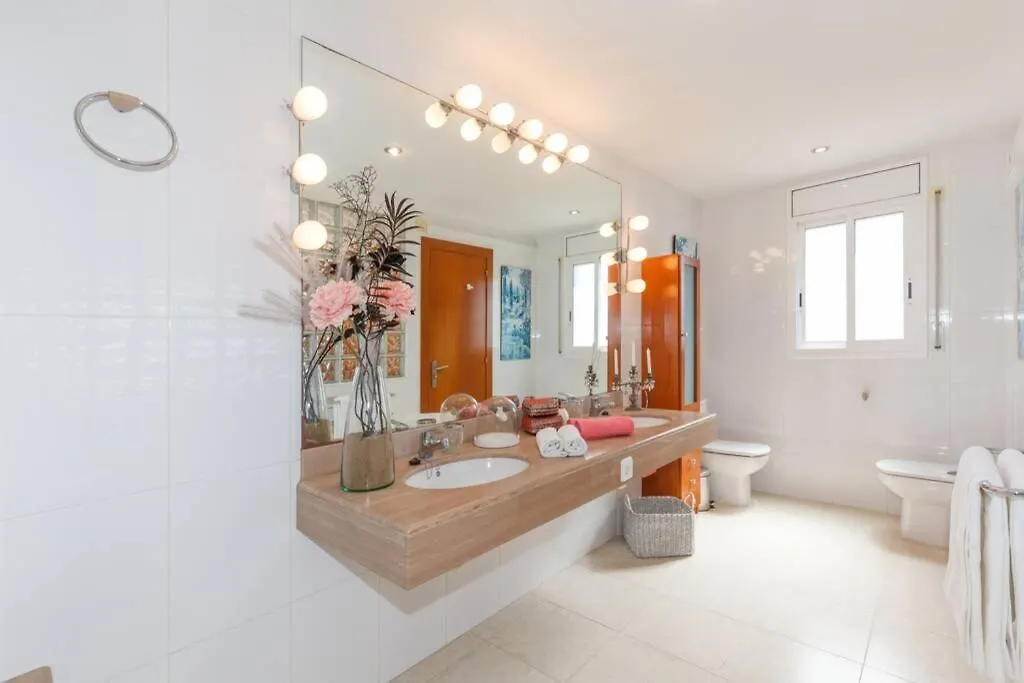 Villa Wine Experience Cambrils - Wine, Art & Games