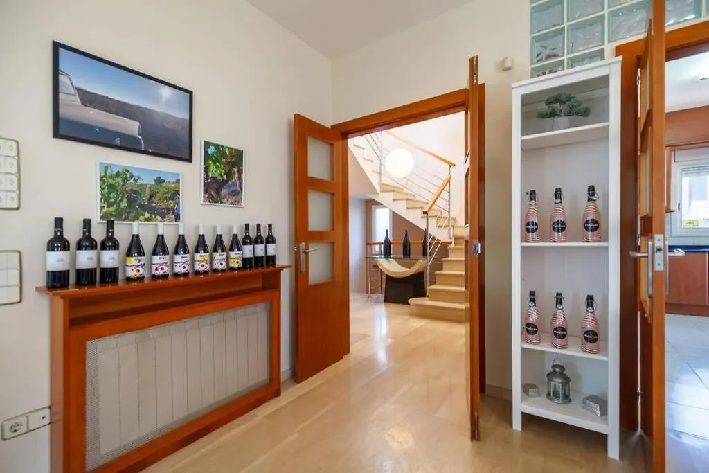 Villa Wine Experience Cambrils - Wine, Art & Games