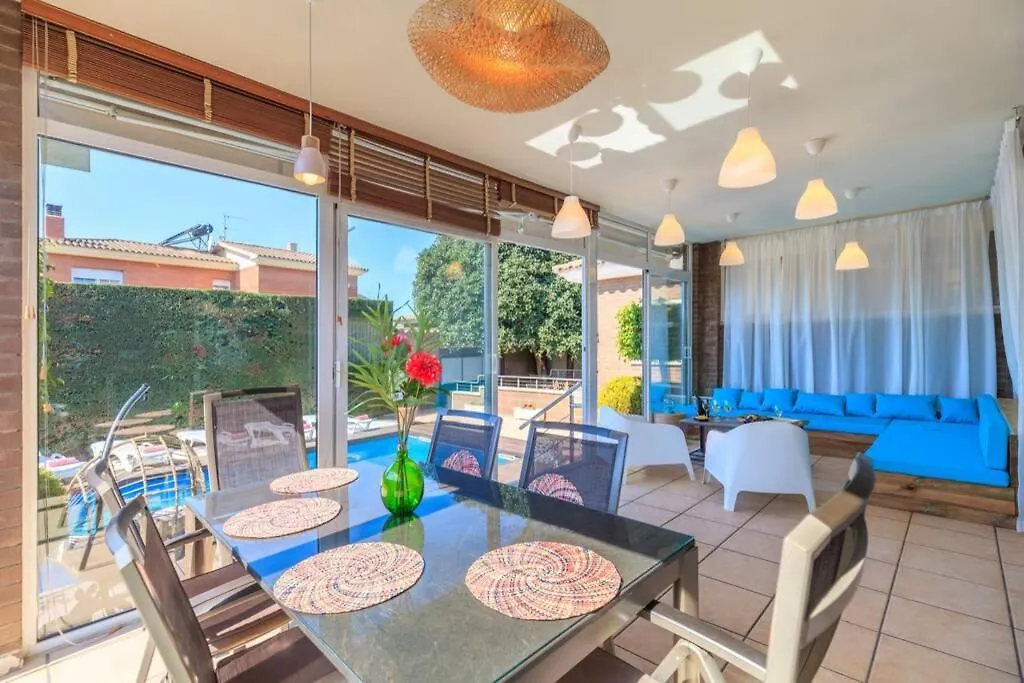 Villa Wine Experience Cambrils - Wine, Art & Games 0*,
