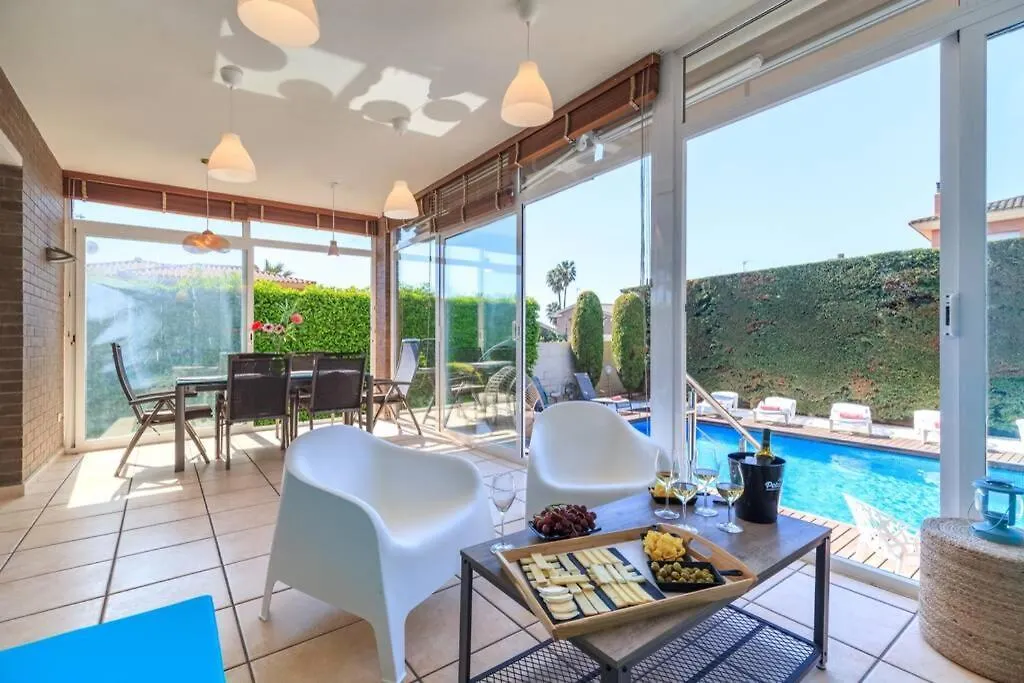 Villa Wine Experience Cambrils - Wine, Art & Games
