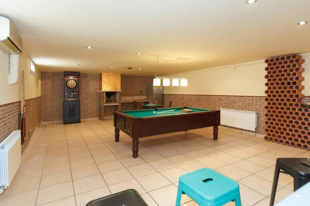 Villa Wine Experience Cambrils - Wine, Art & Games