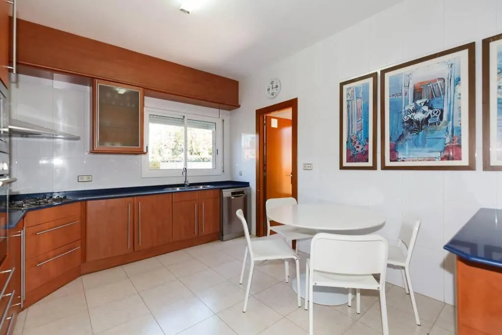 Villa Wine Experience Cambrils - Wine, Art & Games