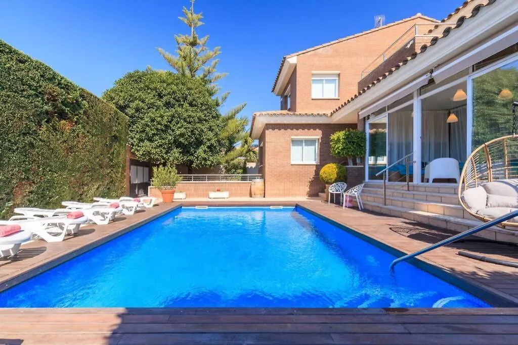 Villa Wine Experience Cambrils - Wine, Art & Games 0*,  Spain