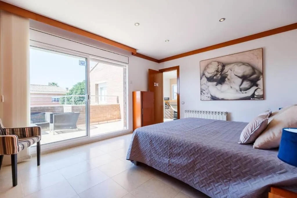 Villa Wine Experience Cambrils - Wine, Art & Games