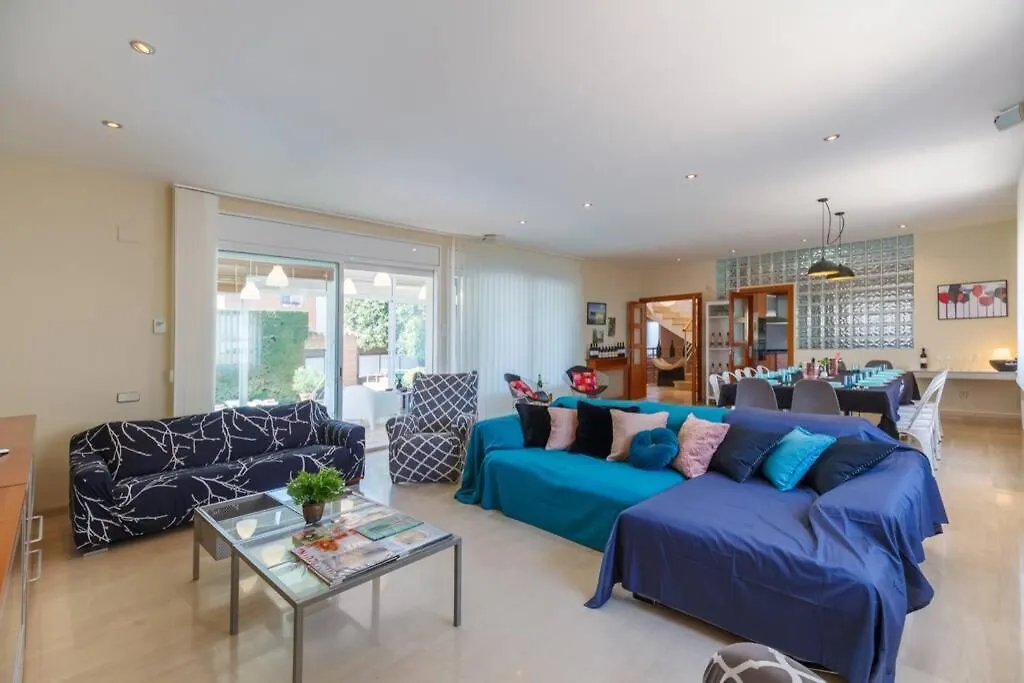 Villa Wine Experience Cambrils - Wine, Art & Games Spain