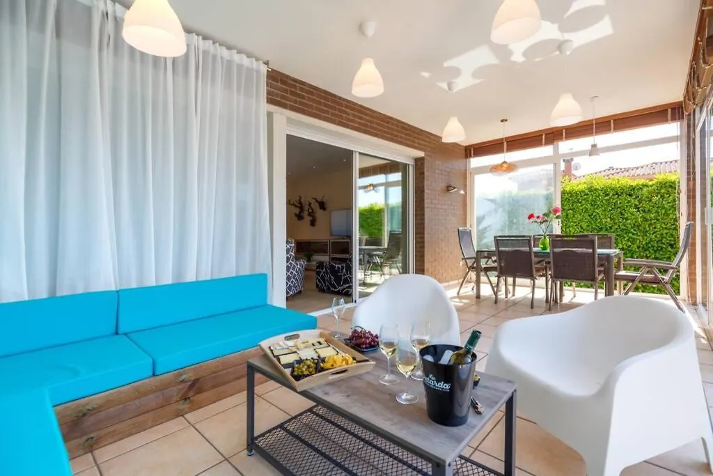 Villa Wine Experience Cambrils - Wine, Art & Games