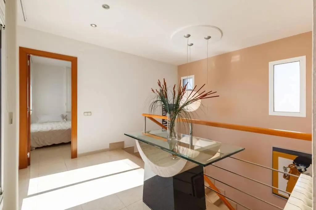 Villa Wine Experience Cambrils - Wine, Art & Games 0*,