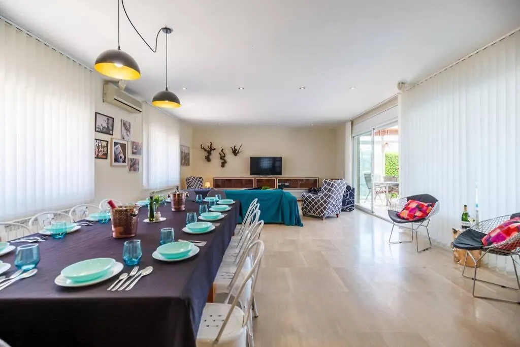 Villa Wine Experience Cambrils - Wine, Art & Games