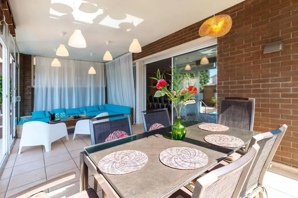 Villa Wine Experience Cambrils - Wine, Art & Games
