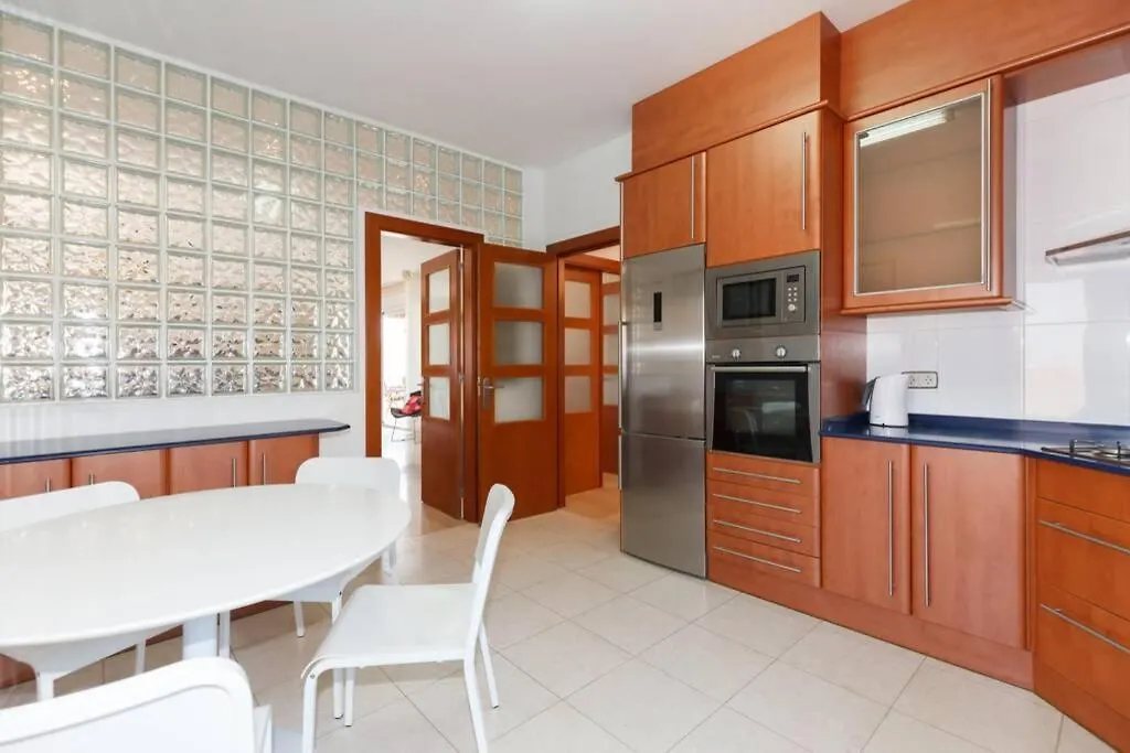 Villa Wine Experience Cambrils - Wine, Art & Games